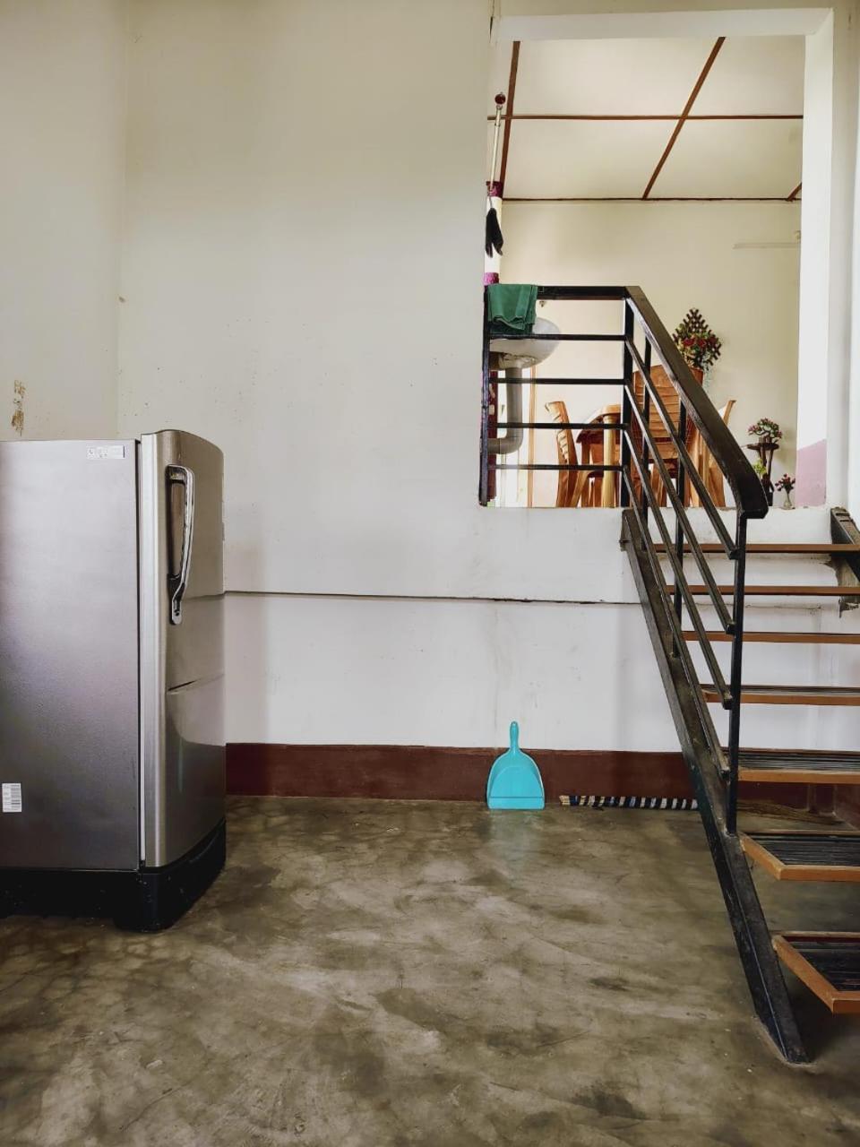Gayatri Homestay ディブルガル エクステリア 写真