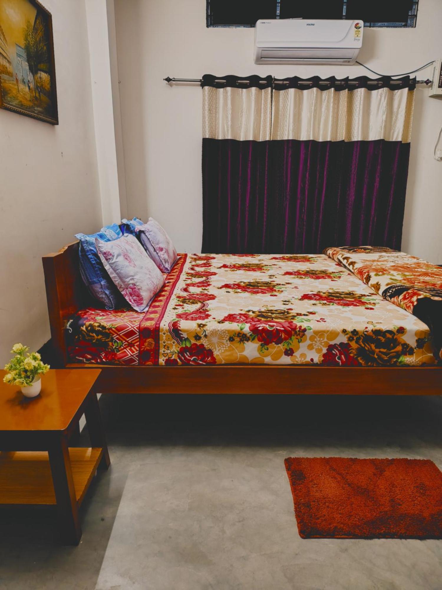Gayatri Homestay ディブルガル エクステリア 写真